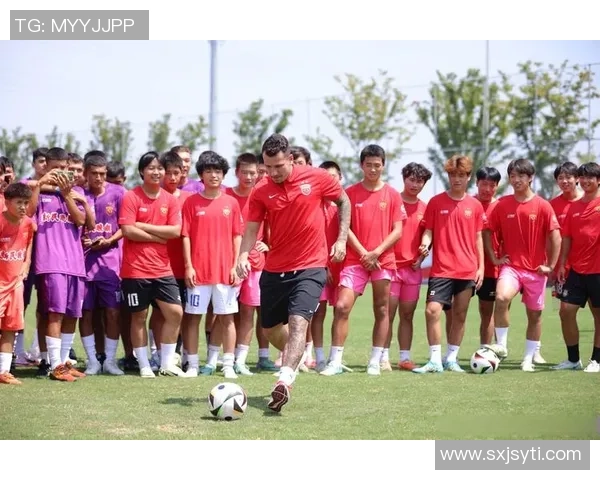 足球球星的文化素养与教育背景分析探讨